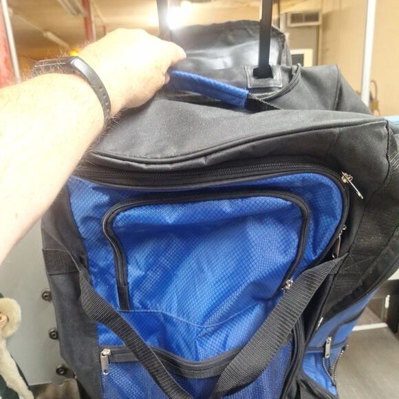 Dejuno 28-Inch Heavy Duty Rolling Duffle Bag - Picture 3 of 6